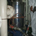 5. Fusto di riciclo con detergente chimico pulito collegato all'impianto
